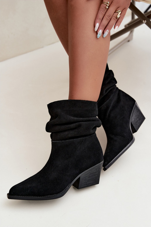 Bottines en daim naturel avec plis et talons de couleur noire Merrin