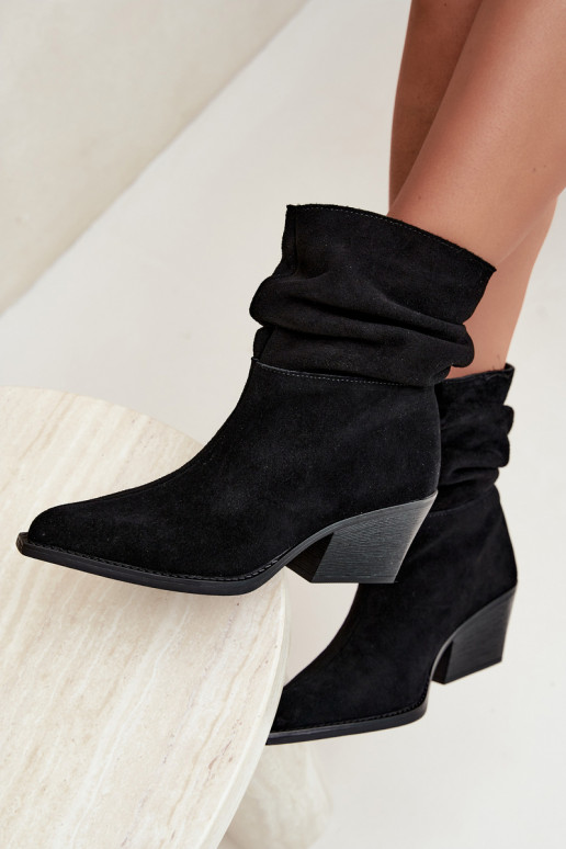Bottines en daim naturel avec plis et talons de couleur noire Merrin