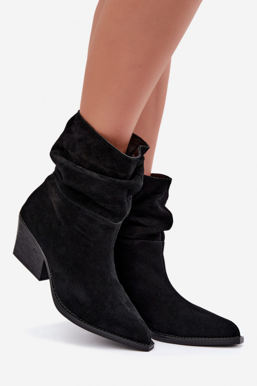 Bottines en daim naturel avec plis et talons de couleur noire Merrin