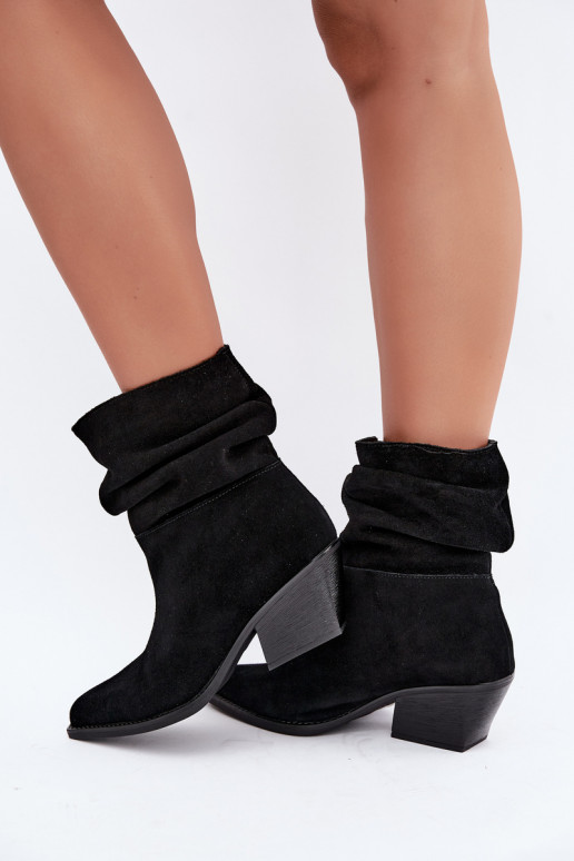Bottines en daim naturel avec plis et talons de couleur noire Merrin