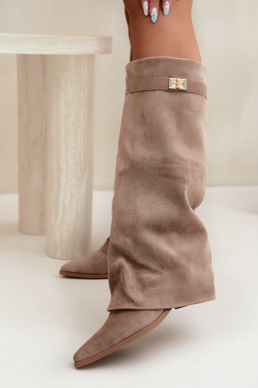 bottes hautes pour femmes avec tige cousue sur un petit talon en simili daim couleur sable Gisellea