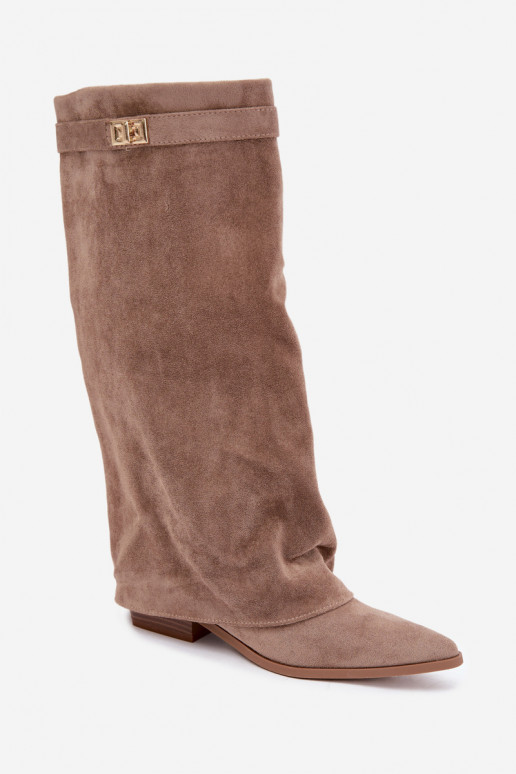 bottes hautes pour femmes avec tige cousue sur un petit talon en simili daim couleur sable Gisellea