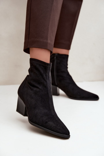 bottines pour femmes avec talons inclinés en noir Atina
