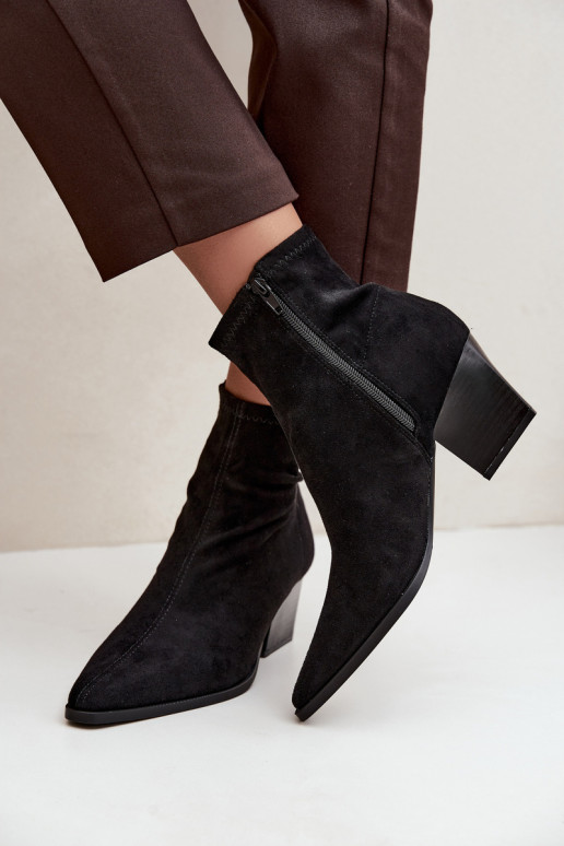 bottines pour femmes avec talons inclinés en noir Atina