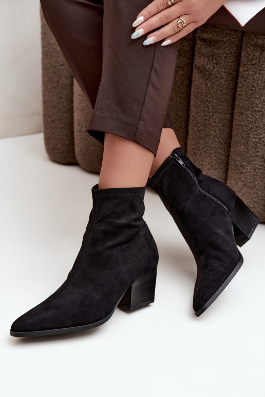 bottines pour femmes avec talons inclinés en noir Atina