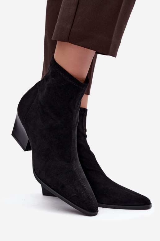 bottines pour femmes avec talons inclinés en noir Atina