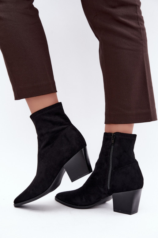 bottines pour femmes avec talons inclinés en noir Atina