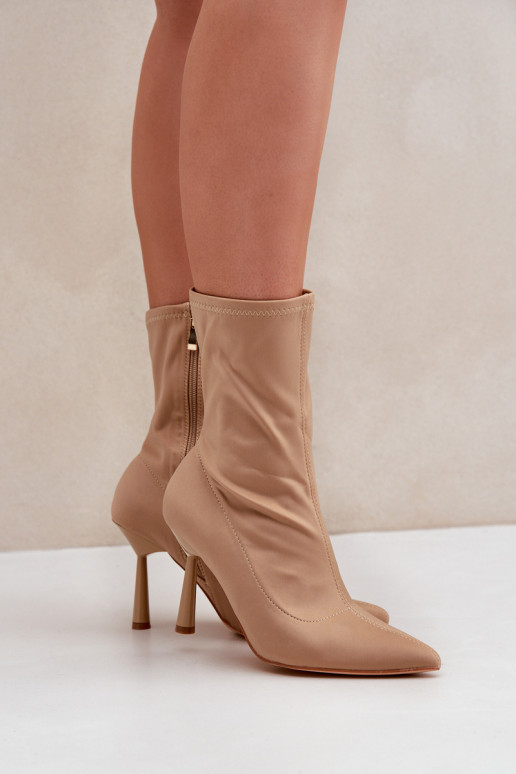 bottines avec talons fins en sable