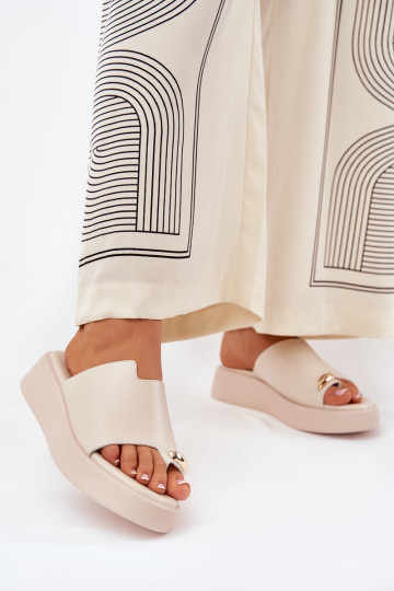 chaussons pour femmes avec plateforme et détails décoratifs en sable