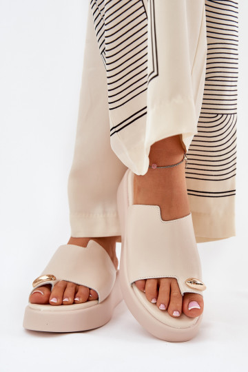 chaussons pour femmes avec plateforme et détails décoratifs en sable 2