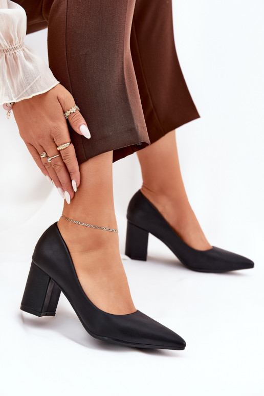 chaussures à talons hauts avec bouts pointus en noir