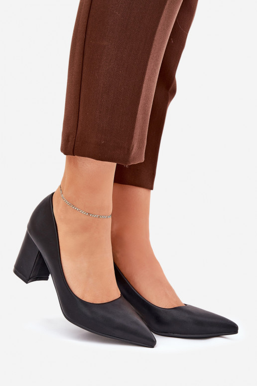 chaussures à talons hauts avec bouts pointus en noir