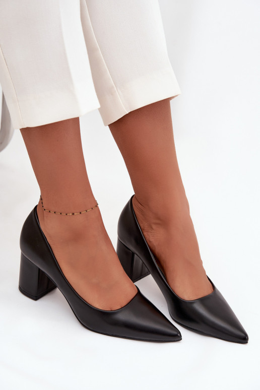 talons aiguilles avec bouts pointus en noir