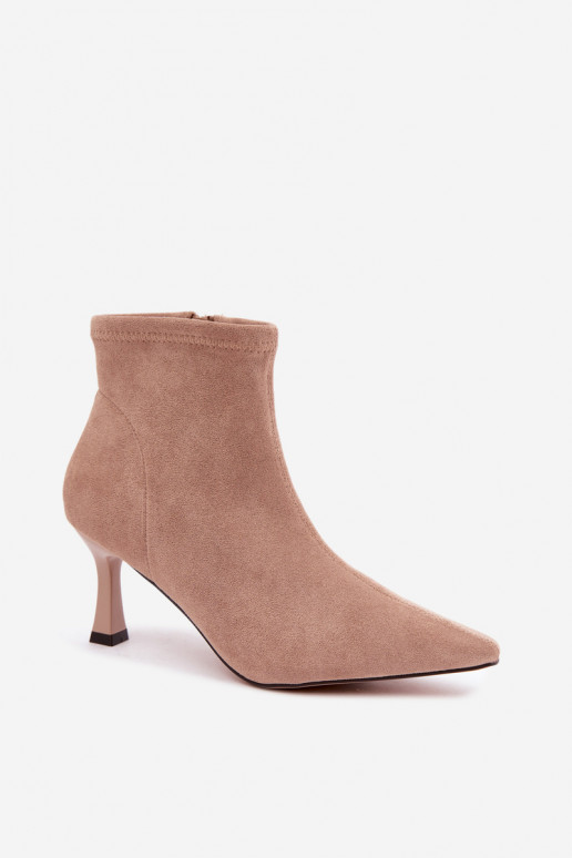 Bottines pour femmes sur un talon fin avec des coutures en couleur sable Clancy