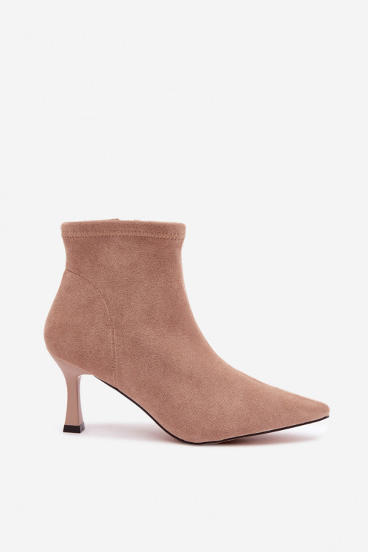 Bottines pour femmes sur un talon fin avec des coutures en couleur sable Clancy