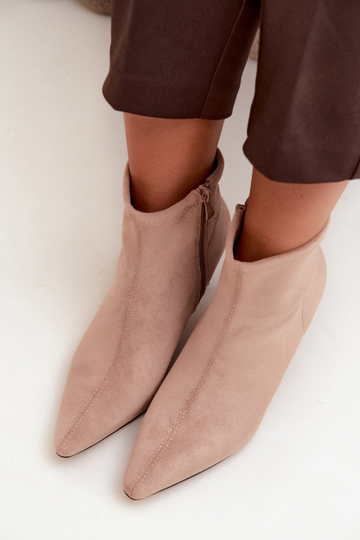 Bottines pour femmes sur un talon fin avec des coutures en couleur sable Clancy