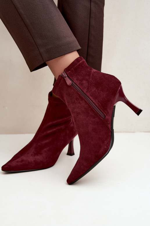 Bottines pour femmes sur un talon fin avec des coutures en couleur bordeaux Clancy