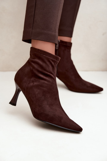 Bottines pour femmes sur un talon fin avec des coutures en couleur chocolat Clancy 2