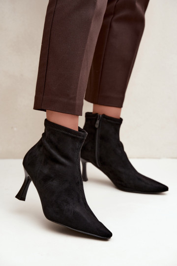 Bottines pour femmes sur un talon fin avec des coutures en couleur noire Clancy 2