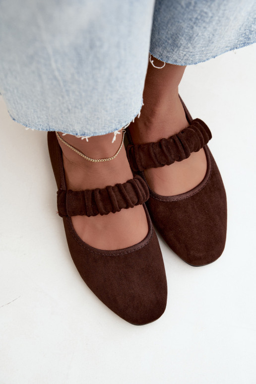 Ballerines chocolat avec des sangles sculptées Loreya