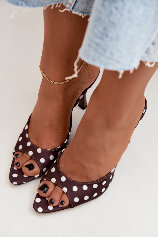 Sandales à talons fins et pois couleur chocolat Pevra