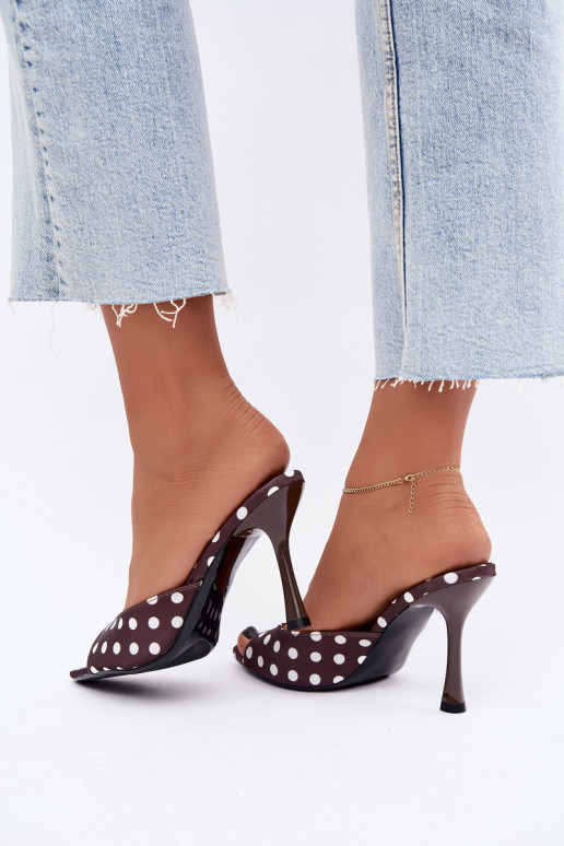 Sandales à talons fins et pois couleur chocolat Pevra