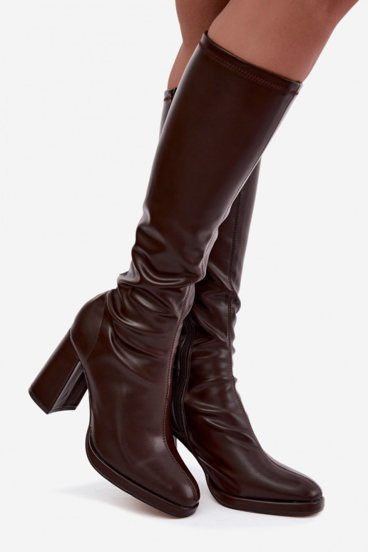bottes hautes pour femmes avec coutures sur la tige en couleur marron Brivana