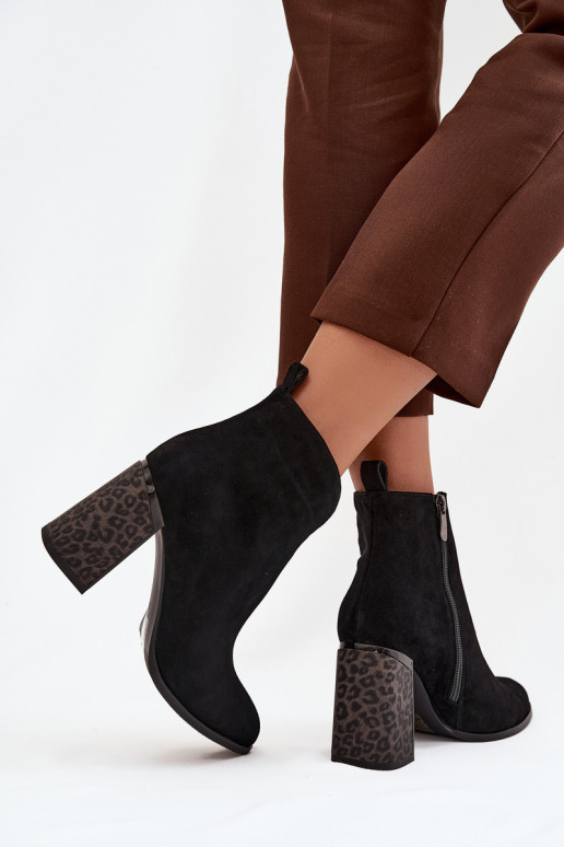 Bottines en faux daim avec isolation en noir Zivella