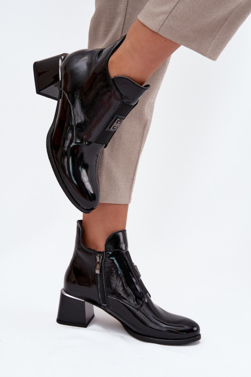 Bottines en cuir vernies isolées avec détails ornés Zazoo 60560 noires