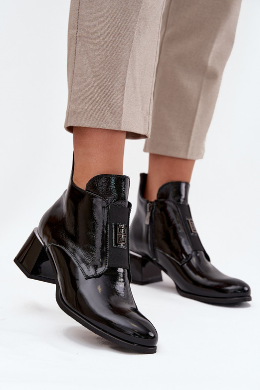 Bottines en cuir vernies isolées avec détails ornés Zazoo 60560 noires