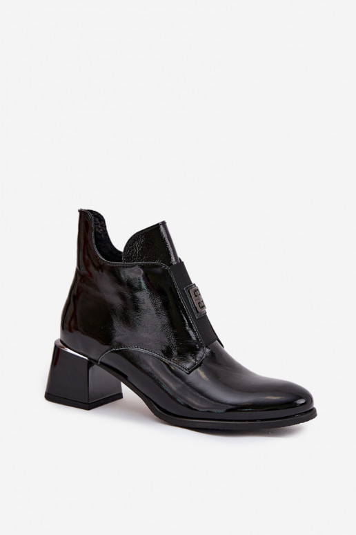 Bottines en cuir vernies isolées avec détails ornés Zazoo 60560 noires