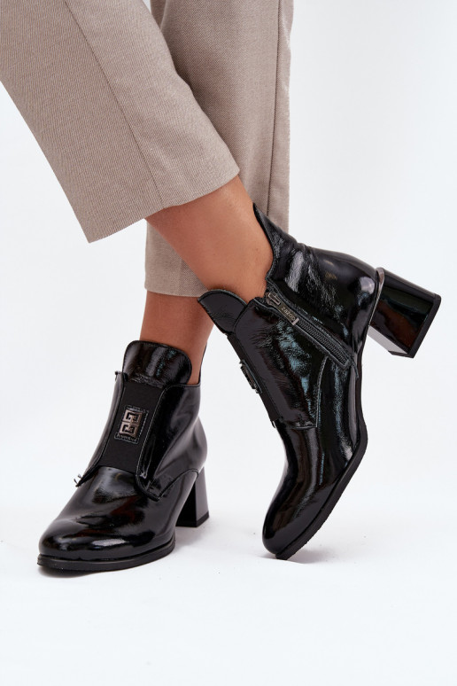 Bottines en cuir vernies isolées avec détails ornés Zazoo 60560 noires