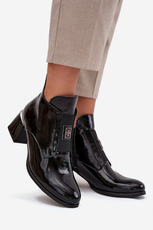 Bottines en cuir vernies isolées avec détails ornés Zazoo 60560 noires