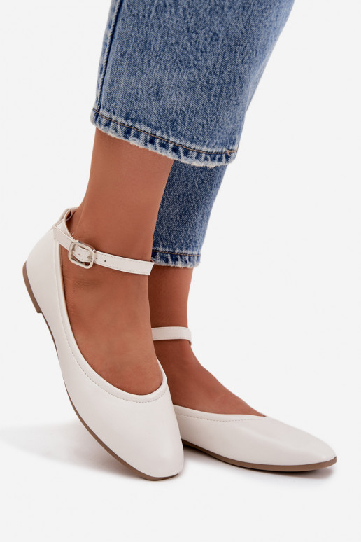 Ballerines blanches avec brides et boucles Janelor