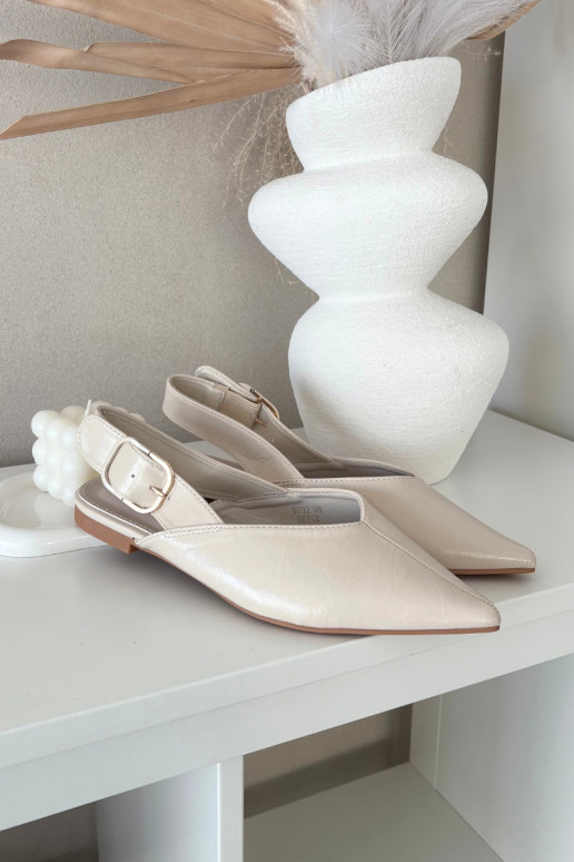 Ballerines couleur sable vernies avec boucles Rinalle