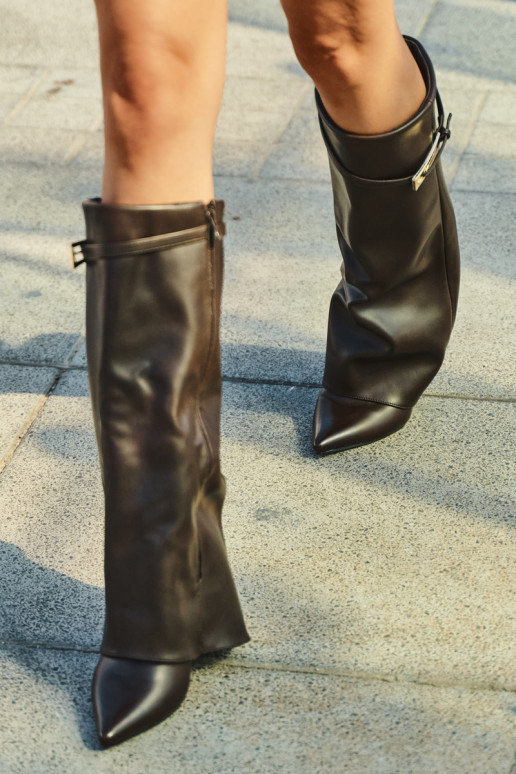 Bottes chocolat à talons et boucles Amrie