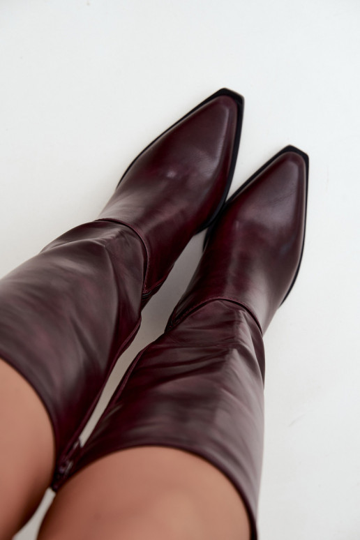 bottes hautes pour femmes à talons isolées couleur bordeaux Katelle