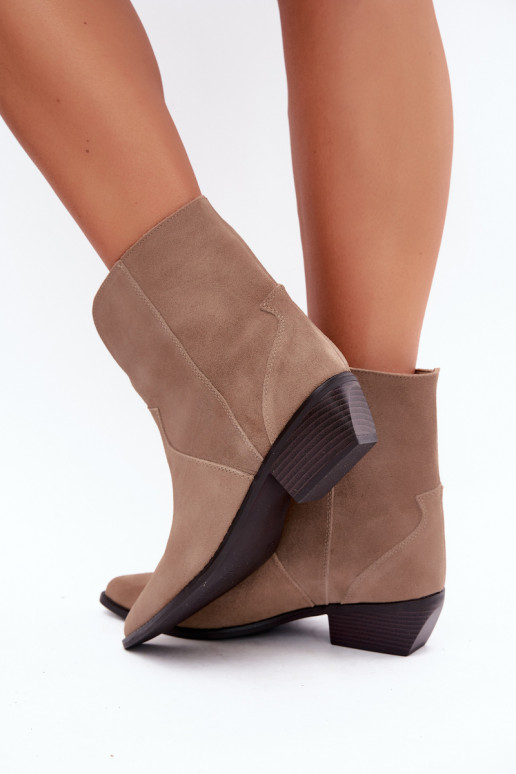 bottines pour femmes de style cowboy à talons en daim naturel sable Norelle