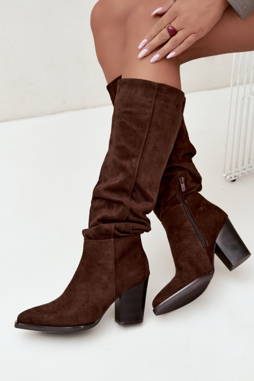 bottes hautes pour femmes avec talons et tige courbée en marron Ismera