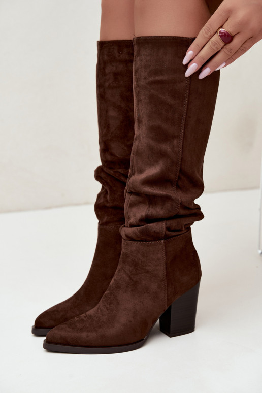 bottes hautes pour femmes avec talons et tige courbée en marron Ismera