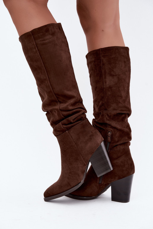 bottes hautes pour femmes avec talons et tige courbée en marron Ismera