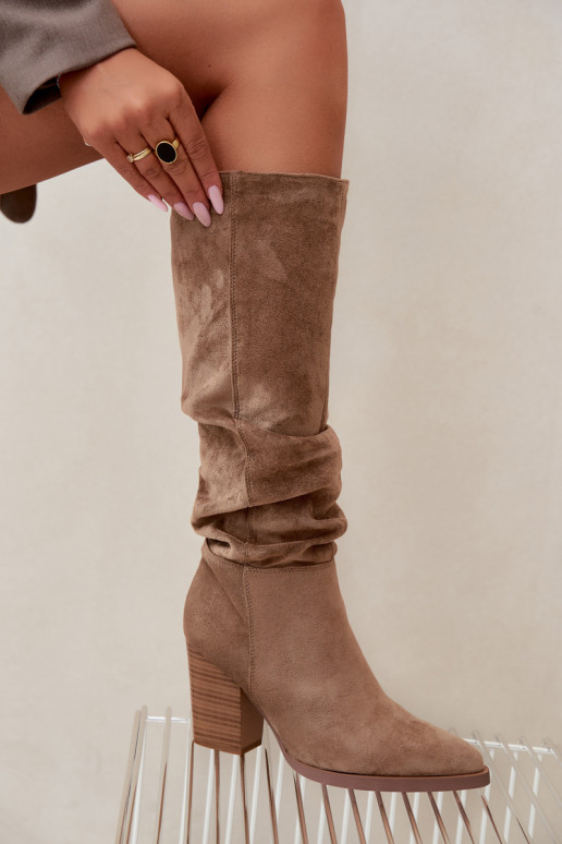 bottes hautes pour femmes avec talons et tige courbée en sable Ismera
