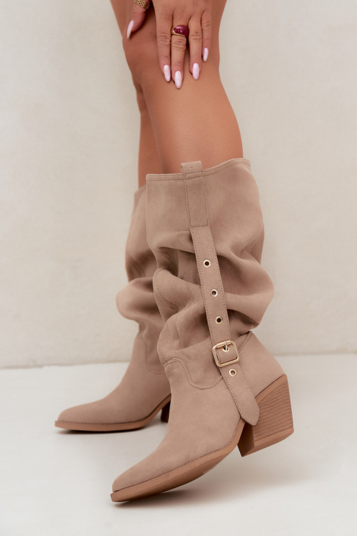 bottes hautes pour femmes froissées de style cowboy avec sangles et talons en sable Adria