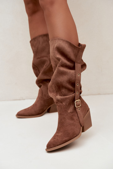 bottes hautes pour femmes froissées de style cowboy avec sangles et talons en brun Adria 2