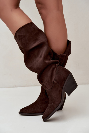 bottes hautes pour femmes froissées de style cowboy avec sangles et talons en CzekoladoĮe Adria
