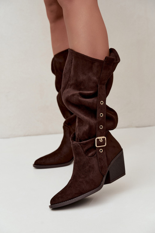 bottes hautes pour femmes froissées de style cowboy avec sangles et talons en CzekoladoĮe Adria