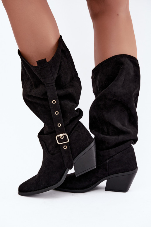 bottes hautes pour femmes froissées de style cowboy avec sangles et talons en noir Adria