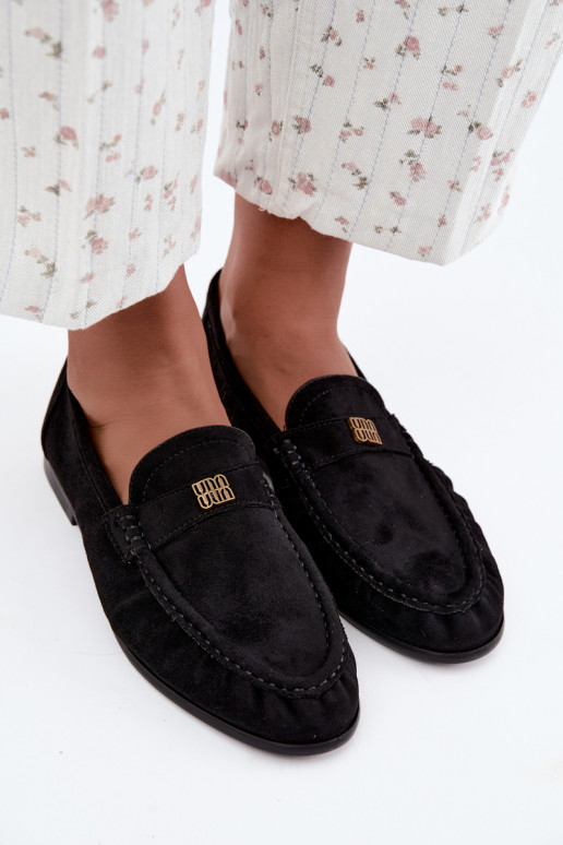 Mocassins pour femmes avec volants et détails décoratifs en couleur noire Kairo