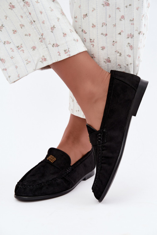 Mocassins pour femmes avec volants et détails décoratifs en couleur noire Kairo