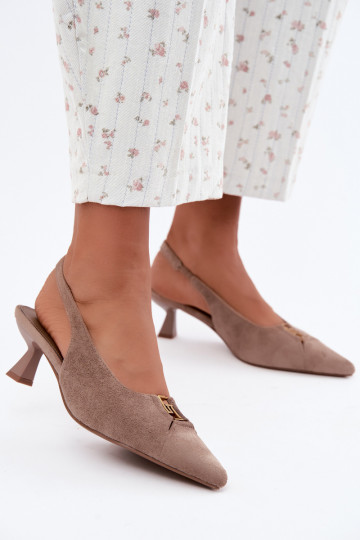 Sandales à talons avec talon ouvert et détails décoratifs en couleur sable Gilly